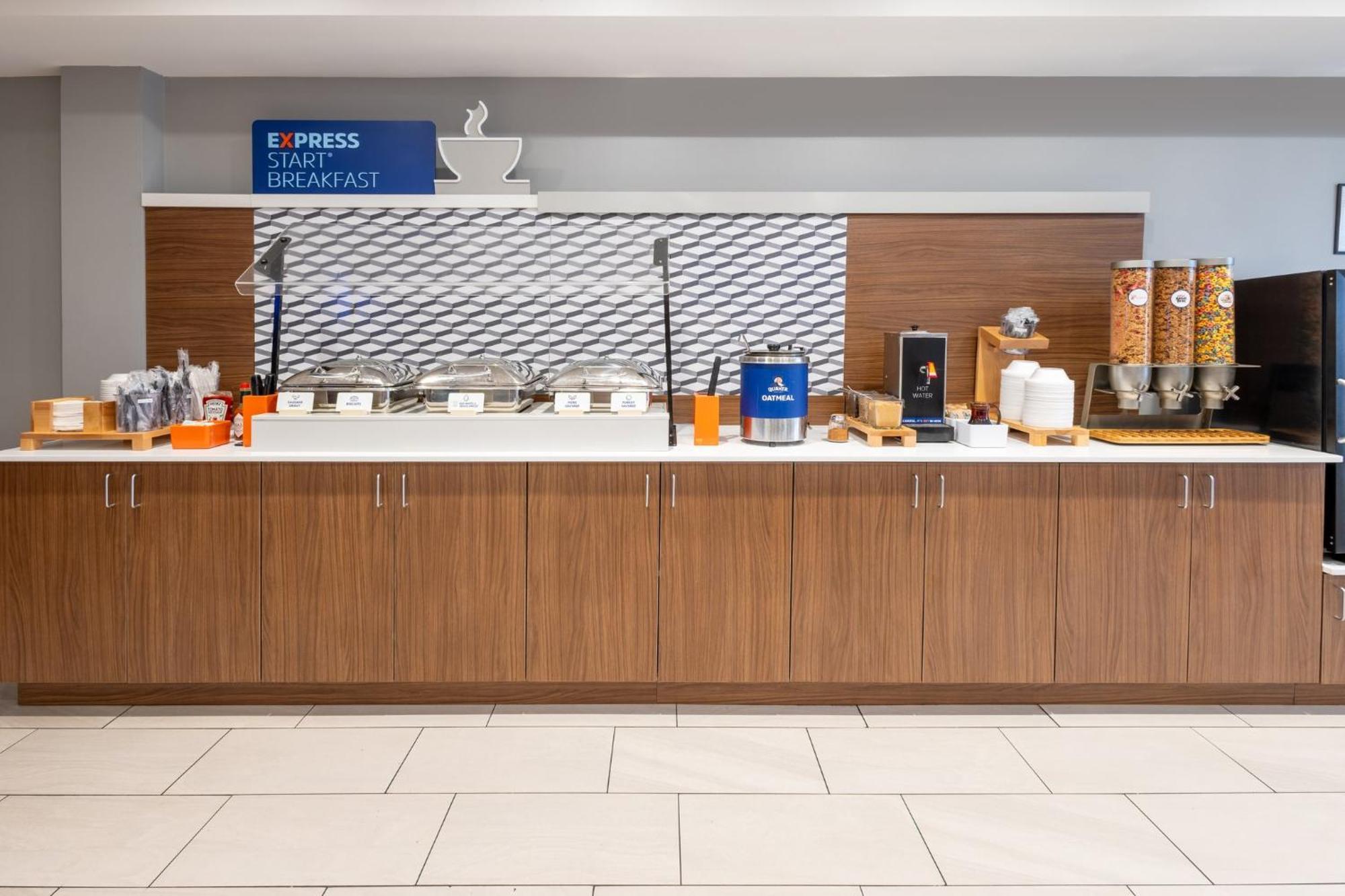 Holiday Inn Express Hotel & Suites Jackson - Flowood By Ihg Exterior photo